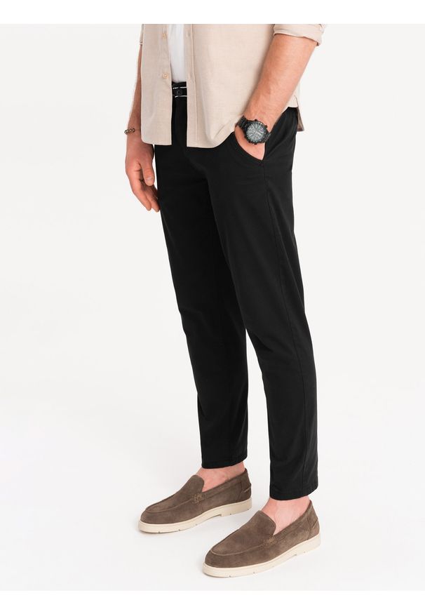 Ombre Clothing - Spodnie męskie chino z ozdobną taśmą w pasie SLIM FIT – czarne V1 - Rozmiar: XXL. Okazja: na co dzień. Kolor: czarny. Materiał: bawełna, elastan. Styl: casual