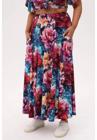 Moda Size Plus Iwanek - Rozkloszowana spódnica Solea MIDI w print piwonii PLUS SIZE XXL OVERSIZE. Okazja: na co dzień. Kolekcja: plus size. Materiał: tkanina, dzianina, bawełna, jeans, elastan. Długość: krótkie. Wzór: nadruk. Styl: casual, elegancki