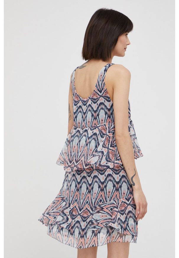 Pepe Jeans sukienka LINDSEY mini rozkloszowana. Materiał: tkanina. Długość rękawa: na ramiączkach. Typ sukienki: rozkloszowane. Długość: mini