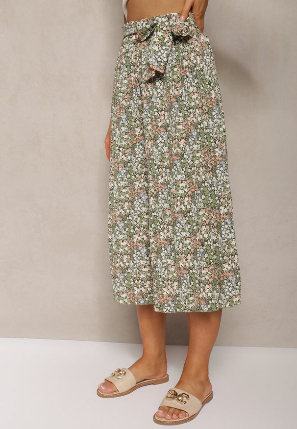 Renee - Zielone Spodnie z Szerokimi Nogawkami High Waist z Bawełną Paskiem i Gumką w Talii Drosofia. Okazja: na co dzień. Stan: podwyższony. Kolor: zielony. Materiał: bawełna. Styl: elegancki, casual