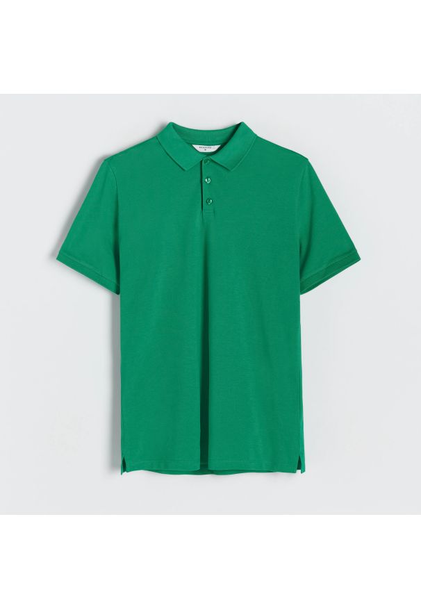 Reserved - Koszulka polo regular z dzianiny pique - Zielony. Typ kołnierza: polo. Kolor: zielony. Materiał: dzianina