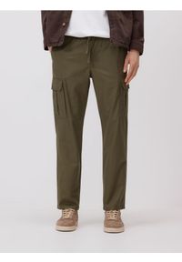 Reserved - Spodnie jogger z lnem - zielony. Kolor: zielony. Materiał: len