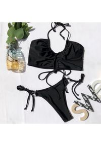 Intica - Bikini z usztywnianym topem i praktycznym dołem na plażę Pompilia. Kolor: czarny. Materiał: materiał