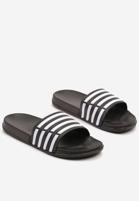 Born2be - Czarno-Białe Piankowe Klapki w Sportowym Stylu Zdobione Paskami Elitelle. Okazja: na co dzień. Kolor: czarny. Materiał: jeans. Wzór: aplikacja. Styl: sportowy #3