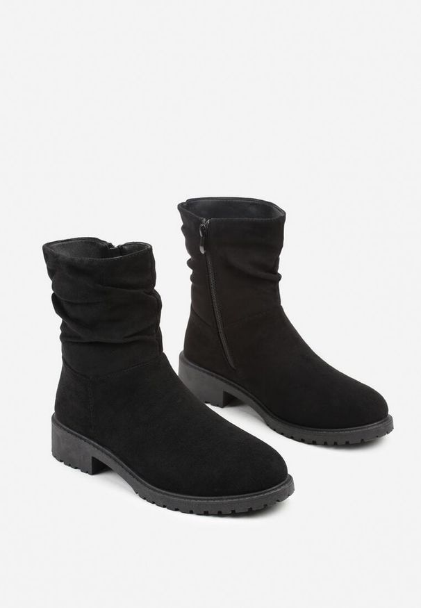 Renee - Czarne Botki z Imitacji Zamszu z Marszczoną Cholewką do Kostki Ilora. Okazja: na imprezę. Kolor: czarny. Materiał: zamsz. Szerokość cholewki: normalna. Styl: elegancki