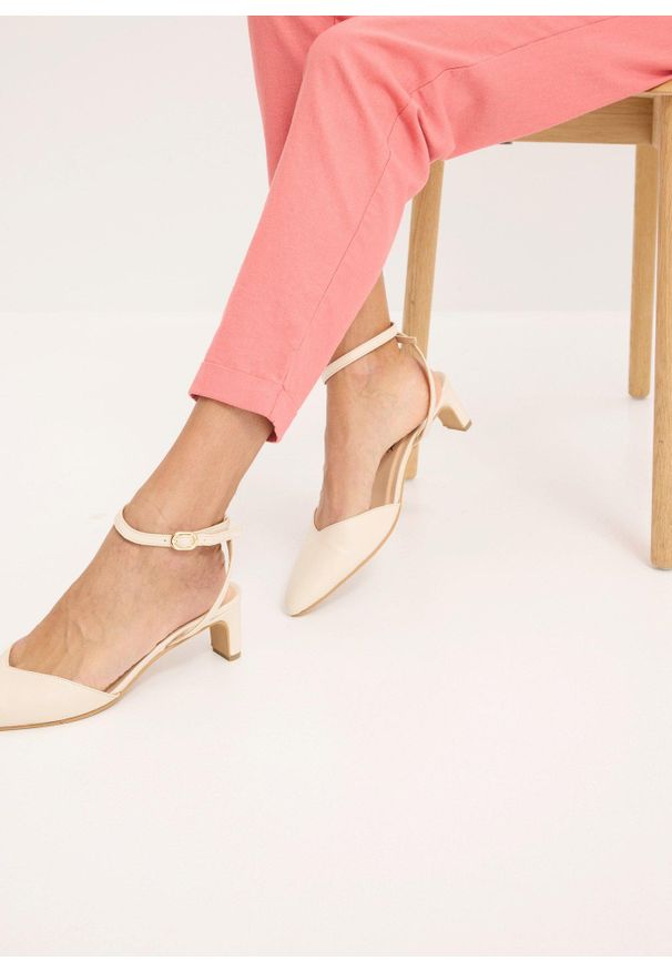 bonprix - Spodnie lniane. Kolor: różowy. Materiał: len. Sezon: lato