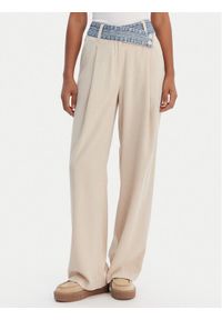 Desigual Spodnie materiałowe 26SWPW28 Beżowy Regular Fit. Kolor: beżowy. Materiał: syntetyk #1
