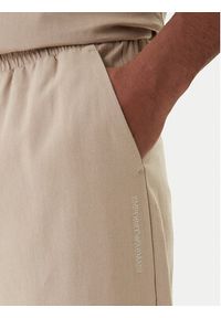 Emporio Armani Spodnie materiałowe EM000586 AF20590 U6213 Beżowy Regular Fit. Kolor: beżowy. Materiał: wiskoza #2