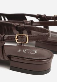 Born2be - Brązowe Sandały na Płaskiej Podeszwie Ozdobione Wycięciami Auraly. Okazja: na co dzień. Zapięcie: sprzączka. Kolor: brązowy. Wzór: aplikacja. Obcas: na płaskiej podeszwie. Styl: casual, elegancki #7