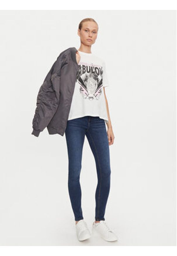only - ONLY T-Shirt Lulu 15307345 Biały Regular Fit. Kolor: biały. Materiał: bawełna