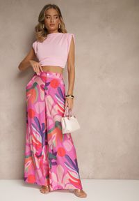Renee - Fuksjowe Spodnie z Wiskozy o Szerokim Kroju High Waist ze Wzorem Liści Ralimia. Okazja: na spacer, na randkę. Stan: podwyższony. Kolor: różowy. Materiał: wiskoza. Styl: klasyczny, elegancki