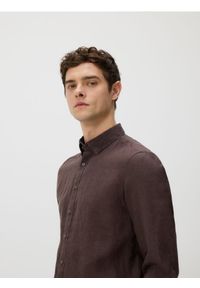 Reserved - Lniana koszula regular fit - ciemnobrązowy. Kolor: brązowy. Materiał: len