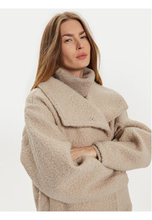 Gina Tricot Kurtka przejściowa 22613 Beżowy Oversize. Kolor: beżowy. Materiał: syntetyk