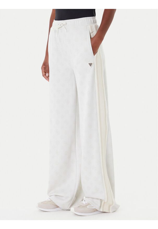 Guess Spodnie dresowe V5YB10 K0282 Écru Relaxed Fit. Materiał: syntetyk