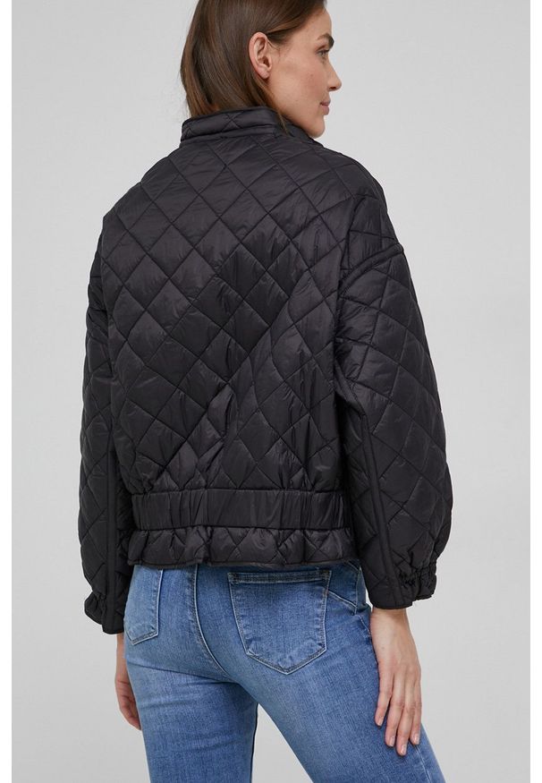 Answear Lab Kurtka damska kolor czarny przejściowa oversize. Kolor: czarny. Materiał: materiał. Wzór: gładki. Styl: wakacyjny