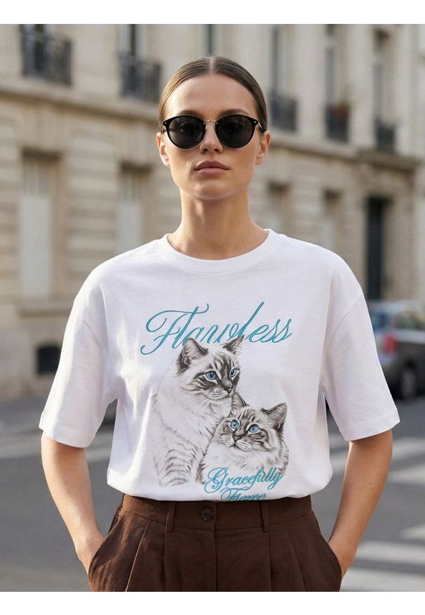 Sinsay - Bawełniana koszulka z haftowanym napisem - biały. Kolor: biały. Materiał: bawełna. Wzór: napisy, haft