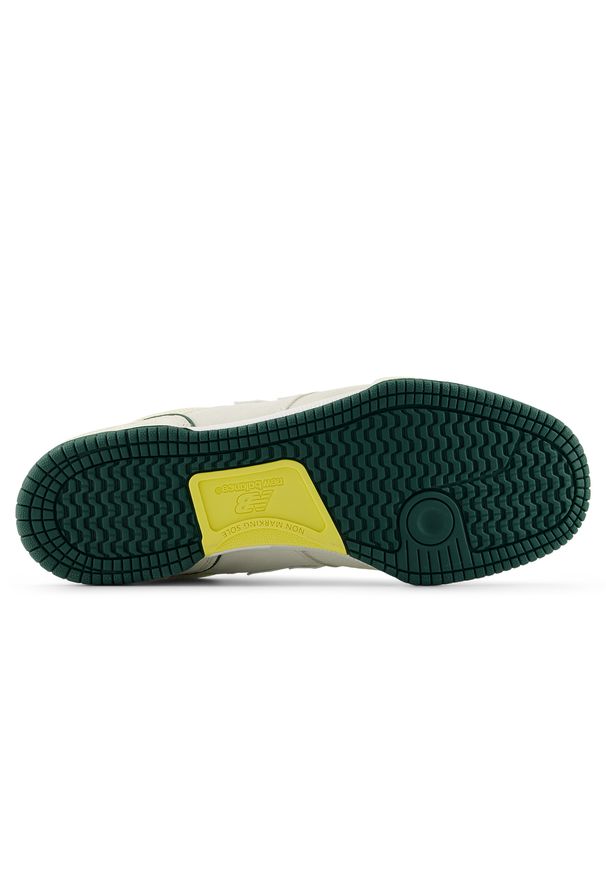 Buty męskie New Balance Numeric UN600TTR – beżowe. Kolor: beżowy. Materiał: guma, materiał, dresówka, zamsz. Szerokość cholewki: normalna. Sport: skateboard, fitness, bieganie