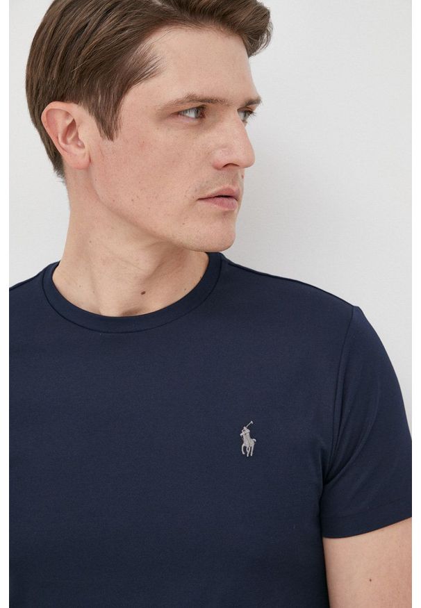 Polo Ralph Lauren t-shirt 710862962001 męski kolor granatowy gładki. Typ kołnierza: polo. Kolor: niebieski. Materiał: poliester. Wzór: gładki