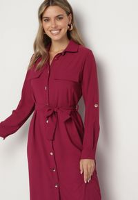 Born2be - Bordowa Koszulowa Sukienka z Eleganckimi Guzikami i Wiązanym Paskiem w Talii Kortella. Okazja: na co dzień, na spotkanie biznesowe. Typ kołnierza: dekolt w serek. Kolor: czerwony. Długość rękawa: długi rękaw. Typ sukienki: koszulowe. Styl: elegancki #4