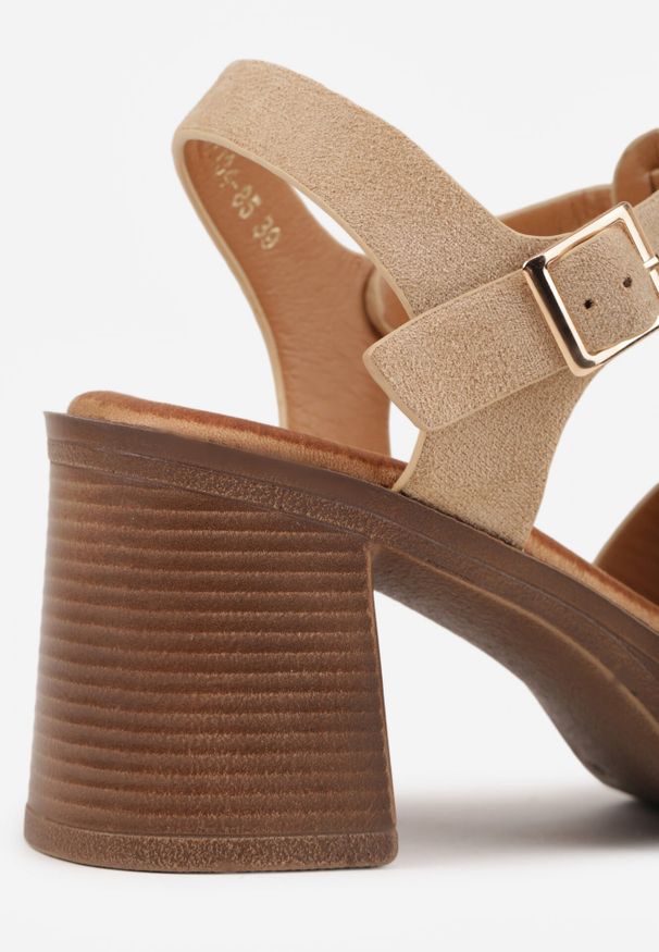 Born2be - Ciemnobeżowe Sandały VICES na Platformie i Obcasie z Dwoma Paskami Noemala. Okazja: na co dzień. Zapięcie: pasek. Kolor: beżowy. Materiał: jeans, len. Sezon: lato. Obcas: na obcasie. Styl: casual, elegancki. Wysokość obcasa: średni