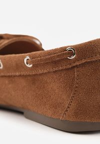 Born2be - Jasnobrązowe Mokasyny VICES ze Skórzaną Wkładką Ozdobione Wiązaniem Pireronei. Nosek buta: okrągły. Zapięcie: sznurówki. Kolor: brązowy. Materiał: skóra. Wzór: aplikacja. Obcas: na obcasie. Styl: klasyczny. Wysokość obcasa: niski #2