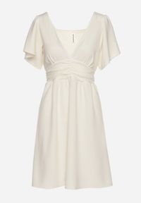 Born2be - Jasnobeżowa Krótka Sukienka z Luźnym Rękawem Bainasa. Kolor: beżowy. Długość: mini #5