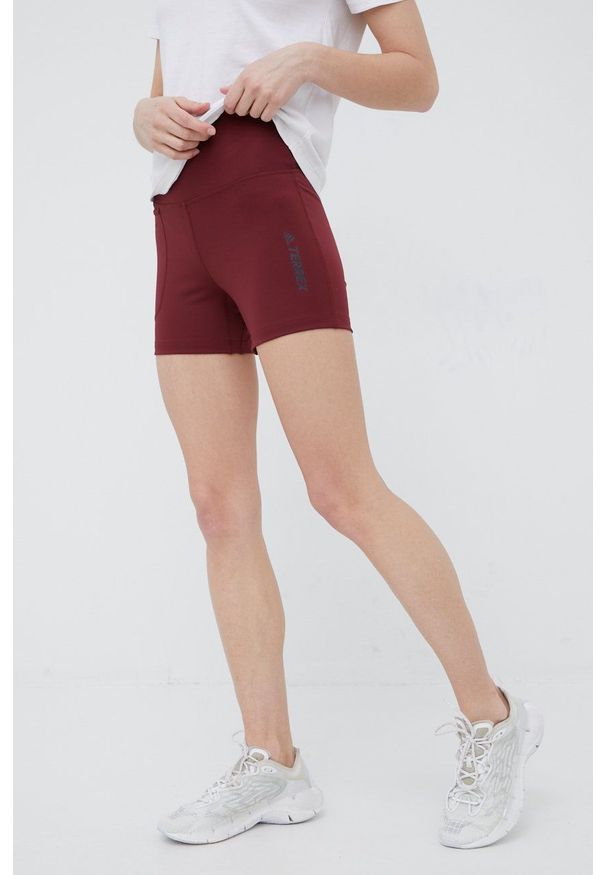 adidas TERREX szorty sportowe Multi damskie kolor bordowy gładkie high waist. Okazja: na plażę. Stan: podwyższony. Kolor: czerwony. Materiał: skóra, materiał. Wzór: gładki. Styl: sportowy