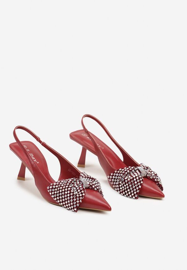 Renee - Bordowo-Czerwone Sandały na Szpilce Kaczuszce Wykończone Kokardą i Cyrkoniami Elitara. Kolor: czerwony. Materiał: jeans, satyna. Obcas: na szpilce. Styl: elegancki
