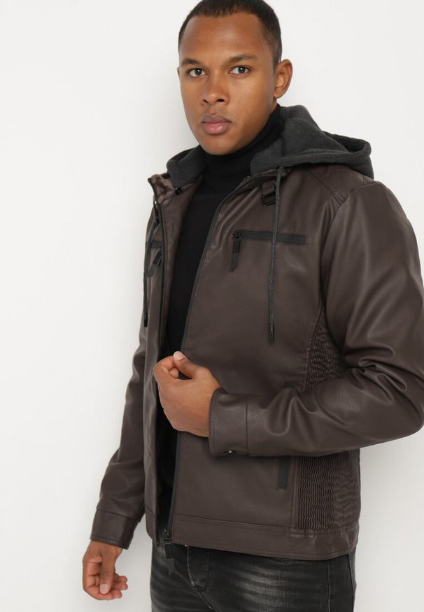 Born2be - Brązowa Kurtka Typu Ramoneska o Prostym Kroju z Odpinanym Kapturem i Kieszeniami Lizzandria. Okazja: na co dzień. Kolor: brązowy. Materiał: jeans. Styl: elegancki, casual, klasyczny