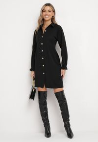 Born2be - Czarna Luźna Sukienka Koszulowa Momessa. Kolor: czarny. Typ sukienki: koszulowe. Długość: mini #3