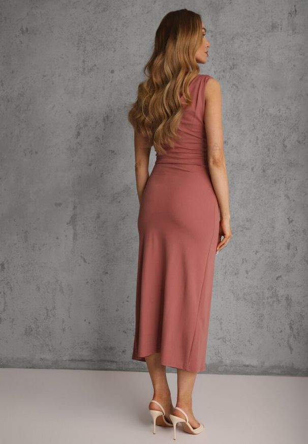 Renee - Różowa Dopasowana Sukienka Elegancka z Aplikacją w Talii Corope. Kolor: różowy. Wzór: aplikacja. Styl: elegancki