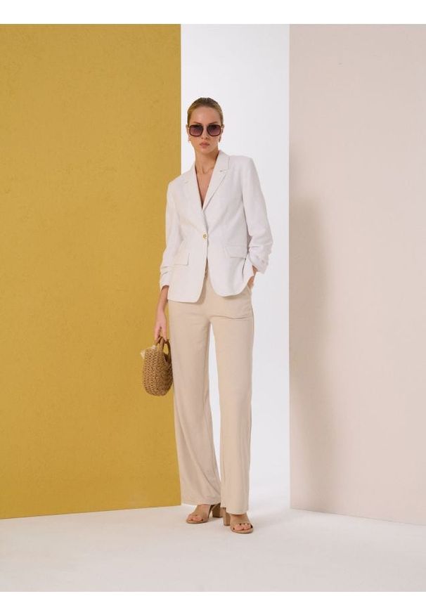 Sinsay - Wiskozowe spodnie straight leg - kremowy. Kolor: kremowy. Materiał: wiskoza