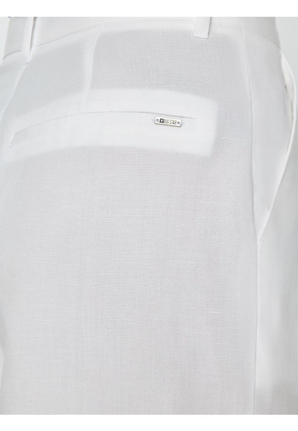 Big-Star - Szorty damskie z domieszką lnu kremowe Maryliana 100. Kolor: biały. Materiał: len. Sezon: lato. Styl: klasyczny, elegancki