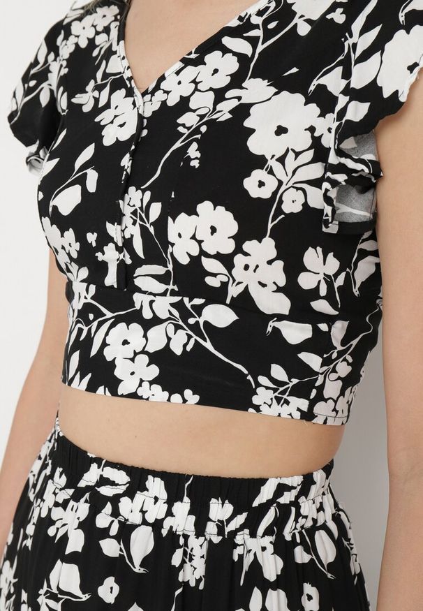 Born2be - Czarno-Biały Komplet z Wiskozy w Kwiaty Bluzka i Spódnica z Falbaną Pietelle. Kolor: czarny. Materiał: wiskoza. Wzór: kwiaty