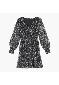 Cropp - Czarna sukienka w kwiaty - Czarny. Typ kołnierza: dekolt w kształcie V, kołnierz z falbankami. Kolor: czarny. Materiał: tkanina. Wzór: kwiaty. Styl: klasyczny. Długość: mini #1