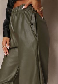 Renee - Ciemnozielone Szerokie Spodnie z Gumką w Talii z Imitacji Skóry Aeralin. Kolor: zielony. Materiał: skóra #4