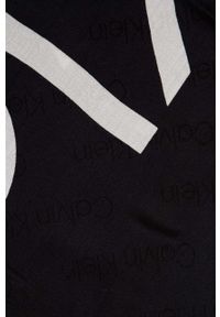 Calvin Klein szal damski kolor czarny wzorzysty. Kolor: czarny. Materiał: tkanina #2