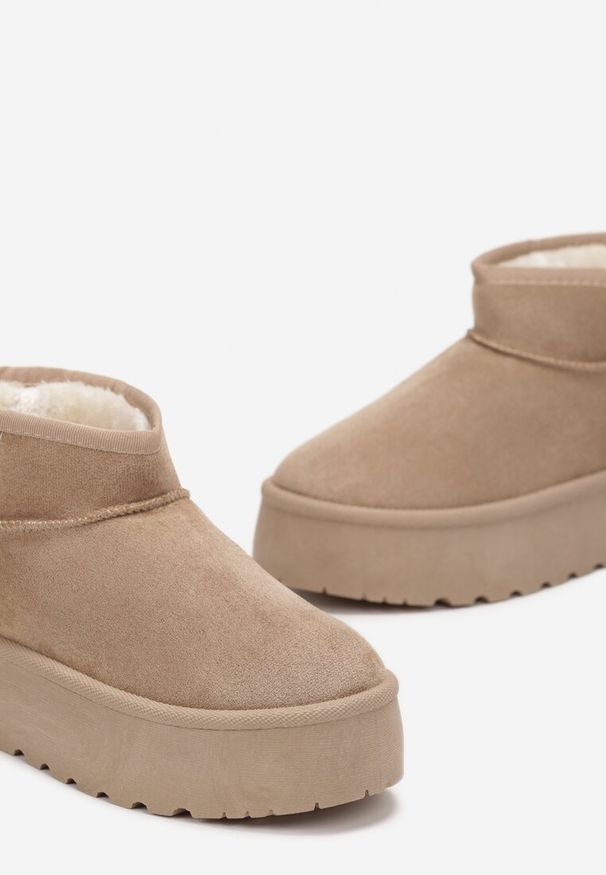 Born2be - Ciemnobeżowe Krótkie Śniegowce na Platformie Ringnalda. Okazja: na co dzień. Kolor: beżowy. Materiał: wełna, futro, materiał, jeans. Sezon: zima. Obcas: na platformie. Styl: elegancki, casual. Wysokość obcasa: średni