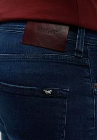 Mustang - MĘSKIE SPODNIE JEANSOWE MUSTANG ORLANDO SLIM DENIM BLUE 1014252 5000 883