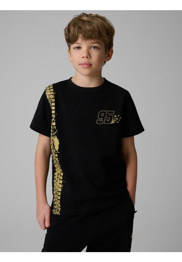 4f - 4F T-shirt regular z nadrukiem dziecięcy 4F x Bartosz Zmarzlik - czarny 134/140 (8-10 lat). Okazja: na co dzień, na uczelnię. Kolor: czarny. Materiał: materiał, bawełna. Wzór: nadruk. Sezon: lato. Styl: młodzieżowy, casual, klasyczny, sportowy