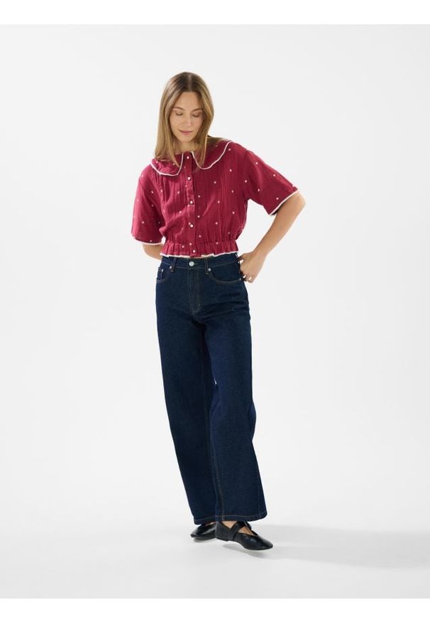 Reserved - Bawełniana koszula z haftem - czerwony. Kolor: czerwony. Materiał: bawełna. Wzór: haft