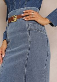 Renee - Granatowa Jeansowa Spódnica Ołówkowa z Dodatkowym Paskiem Caladyn. Okazja: na co dzień. Stan: podwyższony. Kolor: niebieski. Materiał: jeans. Styl: casual #5
