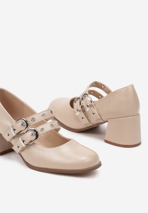 Renee - Beżowe Czółenka na Kwadratowym Obcasie Zapinane na Sprzączki Arreria. Okazja: na spotkanie biznesowe, do pracy. Zapięcie: sprzączka. Kolor: beżowy. Materiał: jeans. Obcas: na obcasie. Styl: biznesowy, klasyczny, wizytowy. Wysokość obcasa: średni