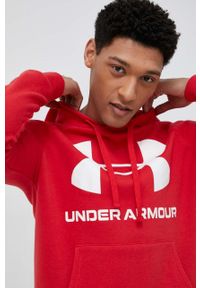 Under Armour bluza męska kolor czerwony z kapturem z nadrukiem 1357093-652. Typ kołnierza: kaptur. Kolor: czerwony. Długość rękawa: raglanowy rękaw. Wzór: nadruk