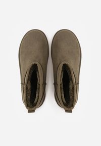 Born2be - Zielone Krótkie Śniegowce na Platformie Lysindra. Kolor: zielony. Materiał: wełna, zamsz, jeans, futro. Sezon: zima. Obcas: na platformie. Styl: elegancki, klasyczny #7