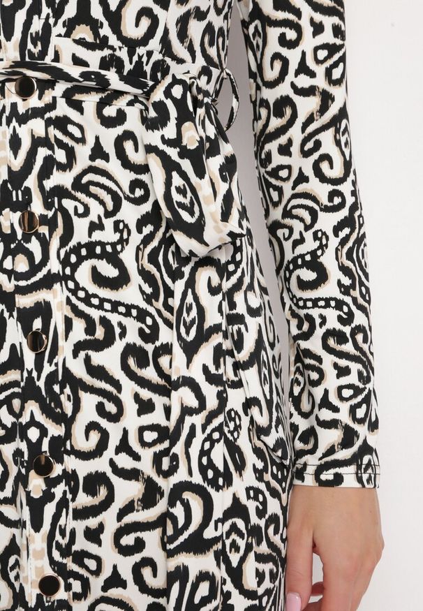 Born2be - Czarno-Biała Rozkloszowana Sukienka Midi o Koszulowym Fasonie z Ozdobnym Wzorem Liovia. Kolor: czarny. Materiał: materiał. Typ sukienki: koszulowe. Styl: klasyczny. Długość: midi