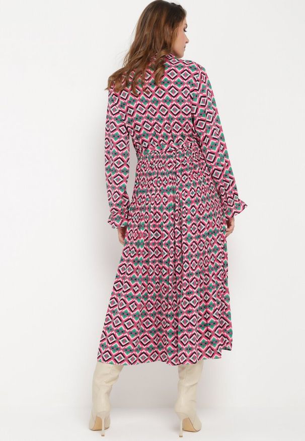 Born2be - Fuksjowa Rozkloszowana Sukienka Koszulowa w Geometryczny Print Larissam. Kolor: różowy. Materiał: materiał. Wzór: nadruk, geometria. Typ sukienki: koszulowe. Długość: maxi