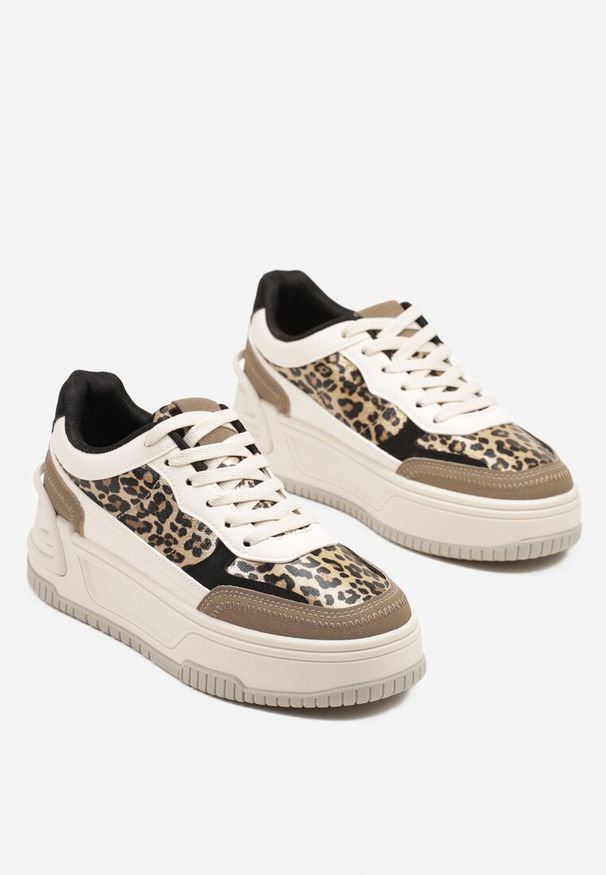 Renee - Beżowo-Brązowe Sneakersy na Tłoczonej Platformie Ozdobione Wzorem w Panterkę Deoranae. Okazja: na co dzień. Kolor: beżowy. Materiał: jeans. Wzór: aplikacja, motyw zwierzęcy. Sezon: jesień, wiosna. Obcas: na platformie