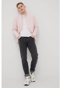 Wrangler koszula bawełniana męska kolor różowy regular z kołnierzykiem button-down. Typ kołnierza: button down. Kolor: różowy. Materiał: bawełna. Długość rękawa: długi rękaw. Długość: długie