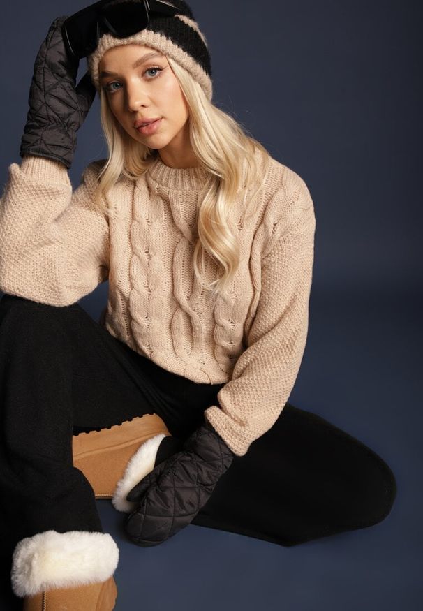 Renee - Ciemnobeżowy Sweter z Bawełną Ozdobiony Tłoczeniem Savariella. Okazja: na co dzień. Kolor: beżowy. Materiał: bawełna. Wzór: aplikacja. Styl: klasyczny, casual, elegancki